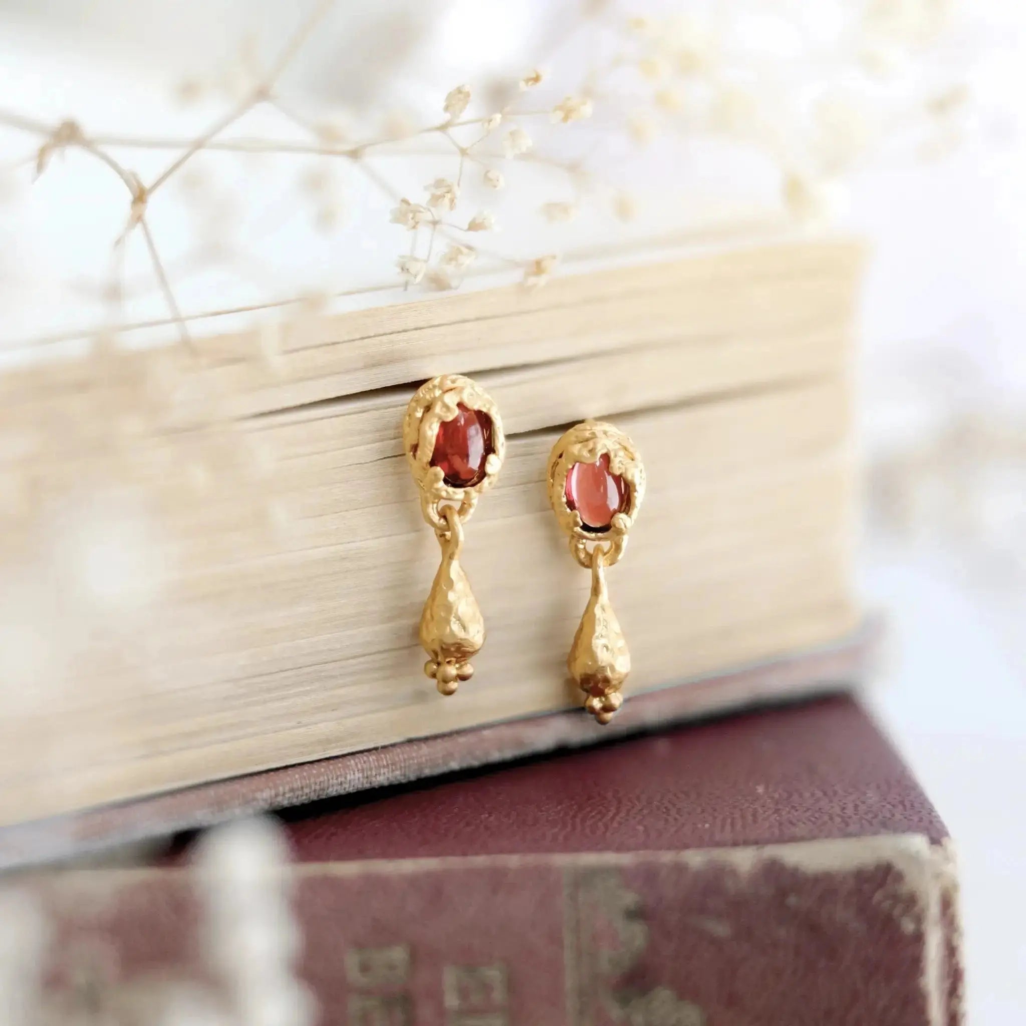 Akhilanda's Embrace • Stud Earrings Ananda Soul